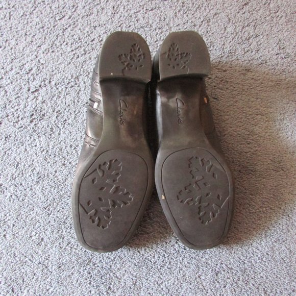Clarks 8.5 Black Leather Side Zip Ankle Boots 2" Heel Quality Barely Worn - Picture 3 of 4
